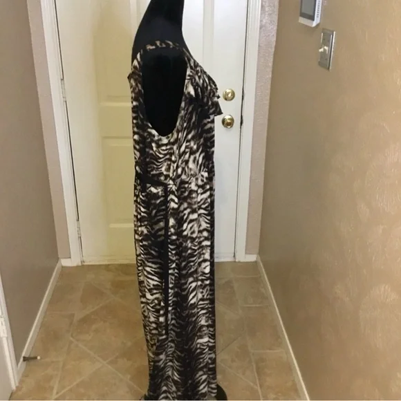 Susan Lawrence Black and Cream Patterned Maxi Dress - Picture 2 of 3